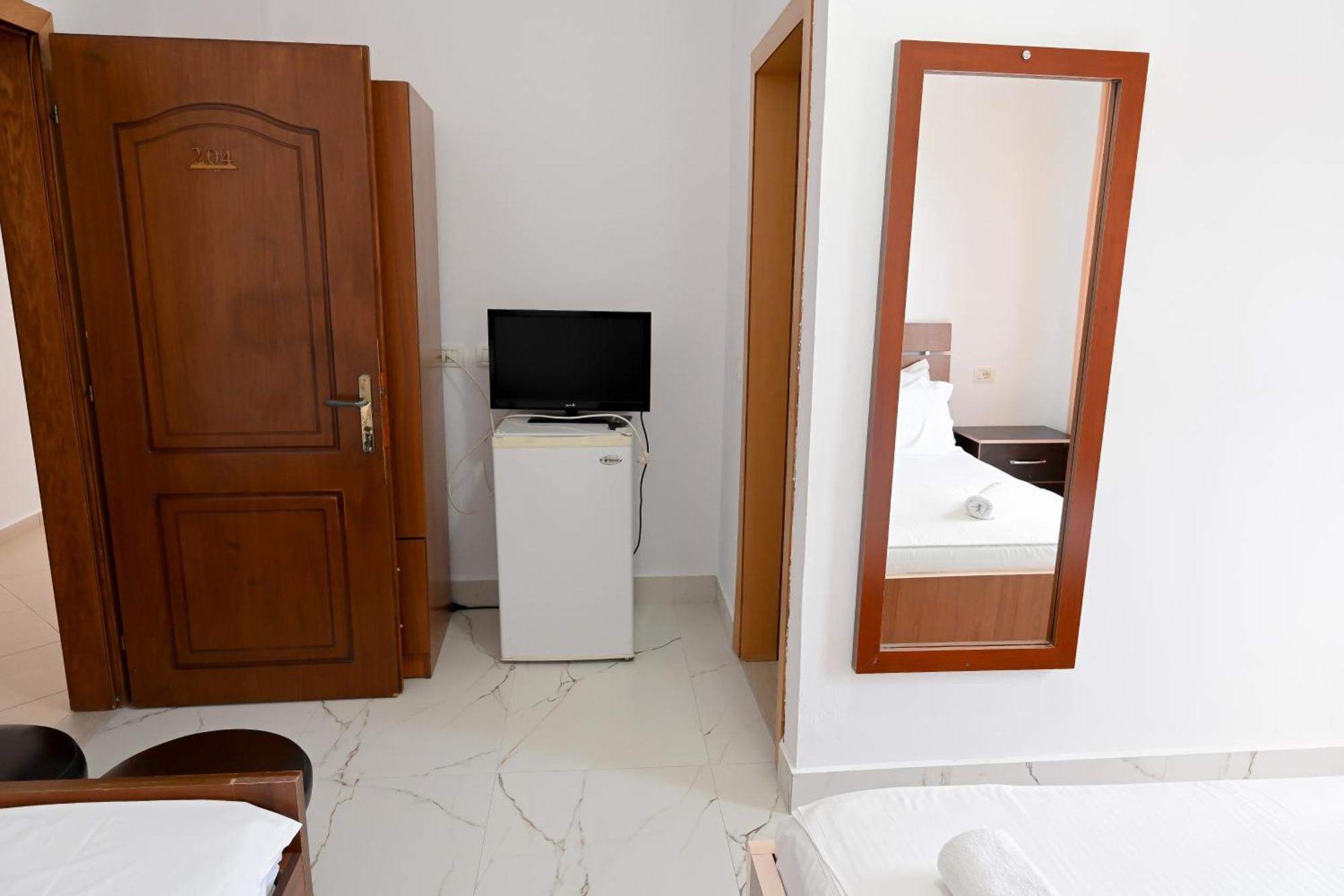 Hotel Kriti Max , Shengjin เชิงยิน ภายนอก รูปภาพ